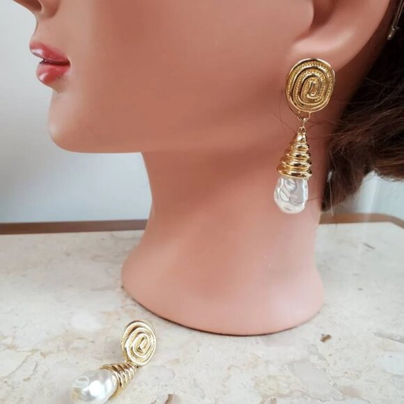 Etruscan Faux Baroque Pearl Drop Earrings - Picture 7 of 9